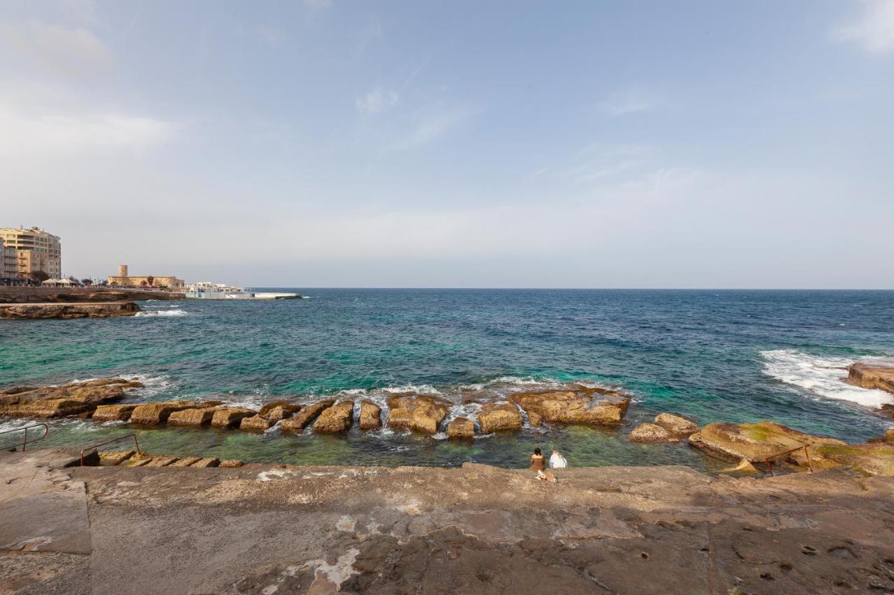 Spacious Seafront Apt With Living, Sofa, Wifi & Ac By 360 Estates Sliema Kültér fotó