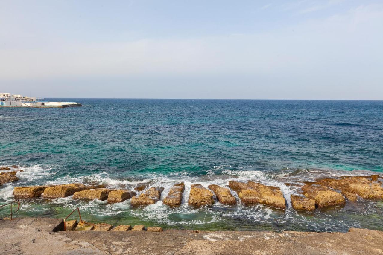 Spacious Seafront Apt With Living, Sofa, Wifi & Ac By 360 Estates Sliema Kültér fotó