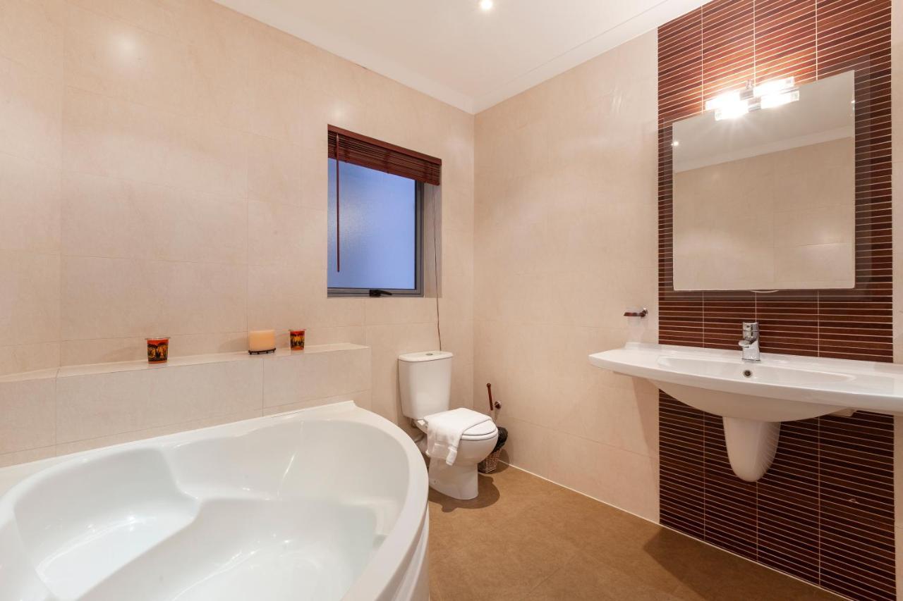 Spacious Seafront Apt With Living, Sofa, Wifi & Ac By 360 Estates Sliema Kültér fotó