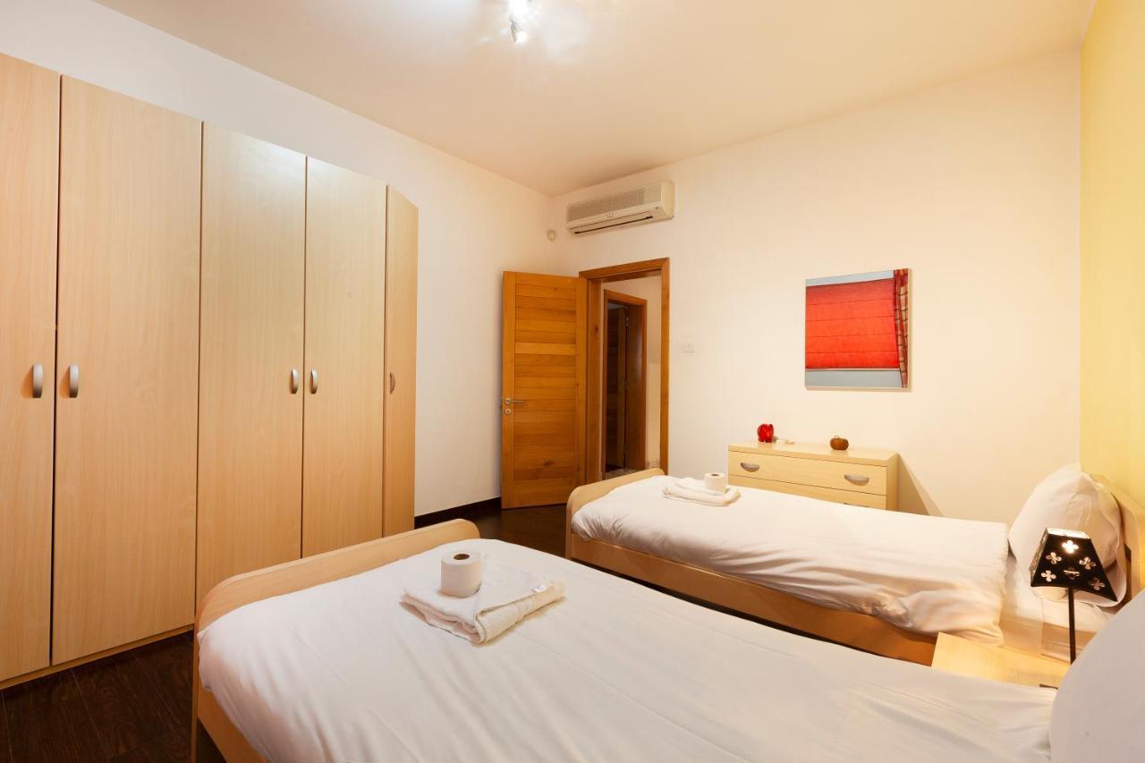 Spacious Seafront Apt With Living, Sofa, Wifi & Ac By 360 Estates Sliema Kültér fotó