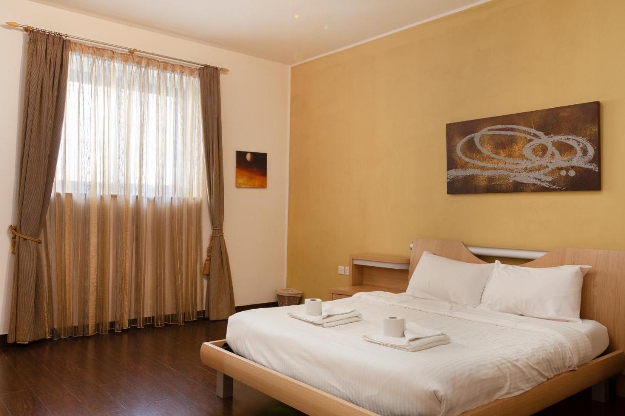 Spacious Seafront Apt With Living, Sofa, Wifi & Ac By 360 Estates Sliema Kültér fotó