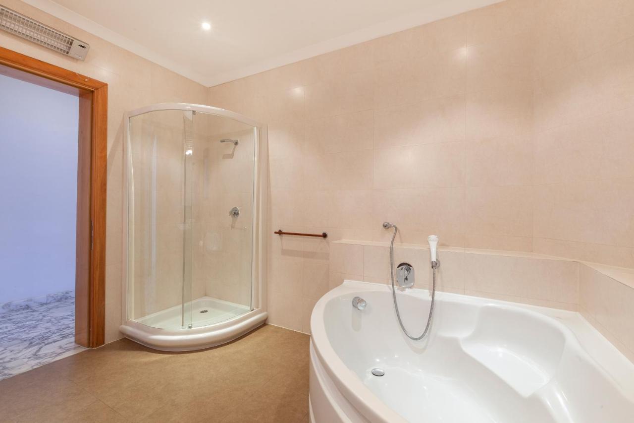 Spacious Seafront Apt With Living, Sofa, Wifi & Ac By 360 Estates Sliema Kültér fotó