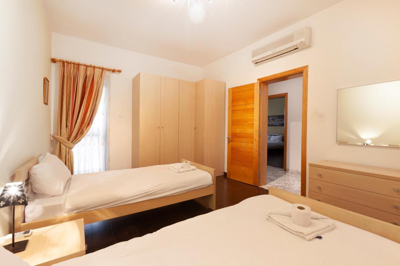 Spacious Seafront Apt With Living, Sofa, Wifi & Ac By 360 Estates Sliema Kültér fotó