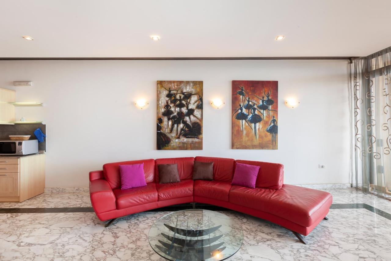 Spacious Seafront Apt With Living, Sofa, Wifi & Ac By 360 Estates Sliema Kültér fotó