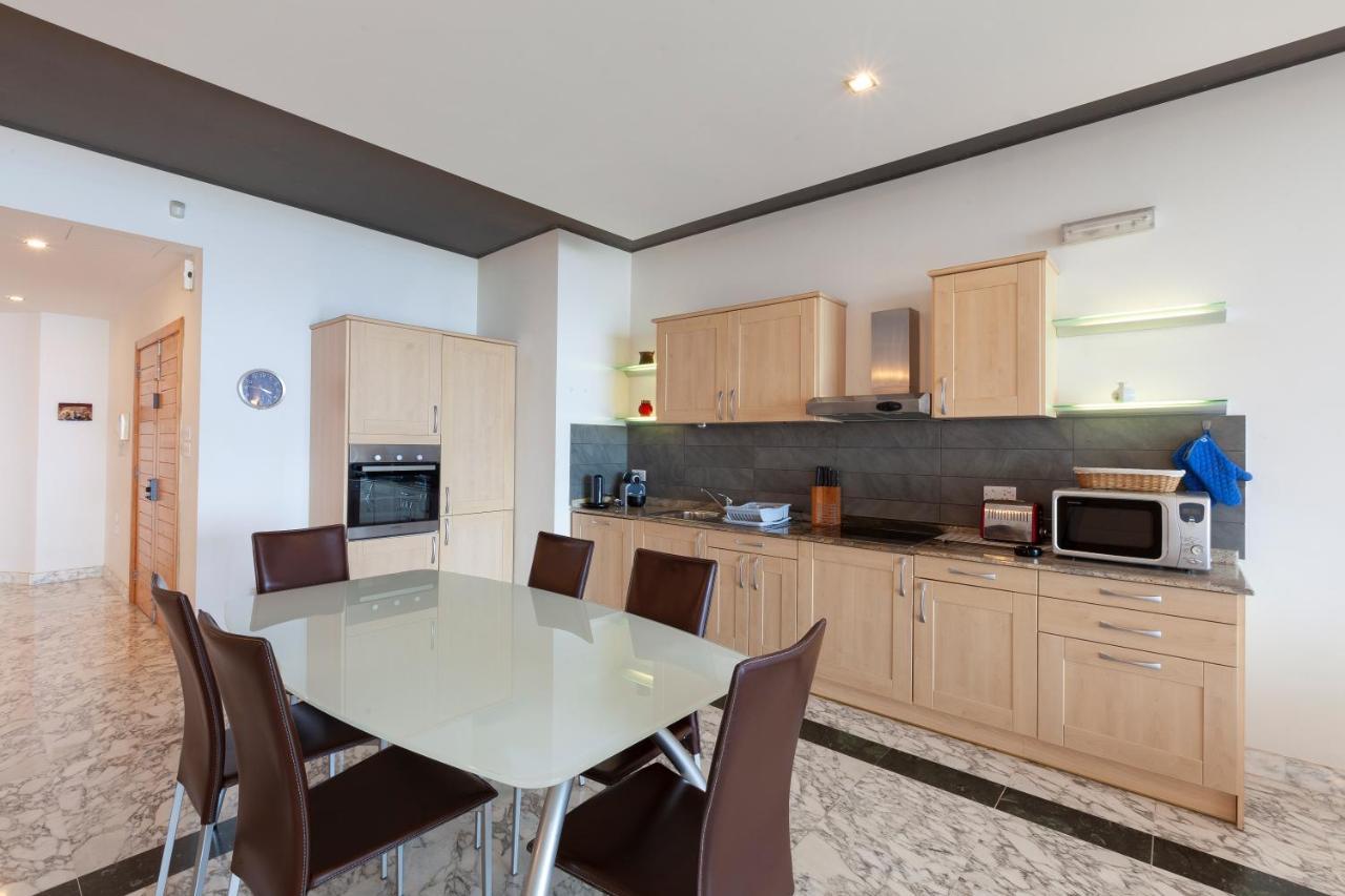 Spacious Seafront Apt With Living, Sofa, Wifi & Ac By 360 Estates Sliema Kültér fotó