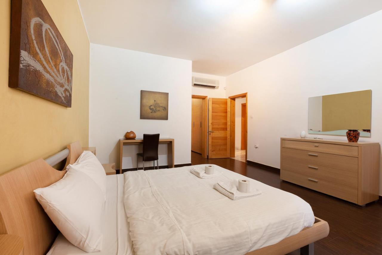 Spacious Seafront Apt With Living, Sofa, Wifi & Ac By 360 Estates Sliema Kültér fotó